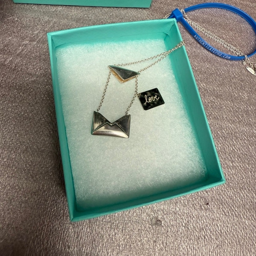 Tiffany & Co. RARE “Love is something to write home about” necklace - Picture 4 of 12